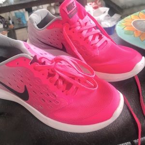 Nike Tennis Shoes